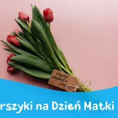 Bukiet czerwonych tulipanów z metryczką "Happy Mothers Day". Idealny, by podarować mamie wierszyk na Dzień Matki.