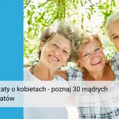 Trzy uśmiechnięte starsze kobiety na tle zieleni. Tekst: "Cytaty o kobietach - poznaj 30 mądrych cytatów".