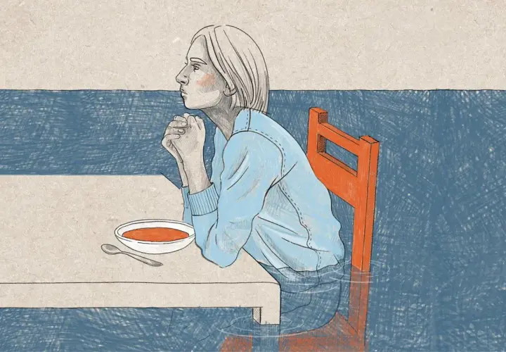 Kobieta siedzi przy stole, zanurzona w wodzie, z rękami złożonymi w geście modlitwy. Ilustracja symbolizuje trudności w tym, jak wybaczyć przykre słowa i znaleźć spokój.