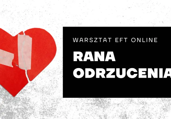 Rozdarta czerwona serce, symbolizujące ranę odrzucenia, sklejone plastrem. Warsztat EFT online.