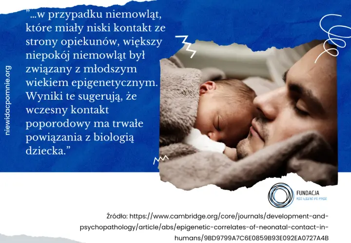 Ojciec tuli śpiące niemowlę. Przytulanie buduje więź i wpływa na rozwój dziecka.