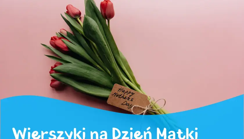 Bukiet czerwonych tulipanów z metryczką "Happy Mothers Day". Idealny, by podarować mamie wierszyk na Dzień Matki.